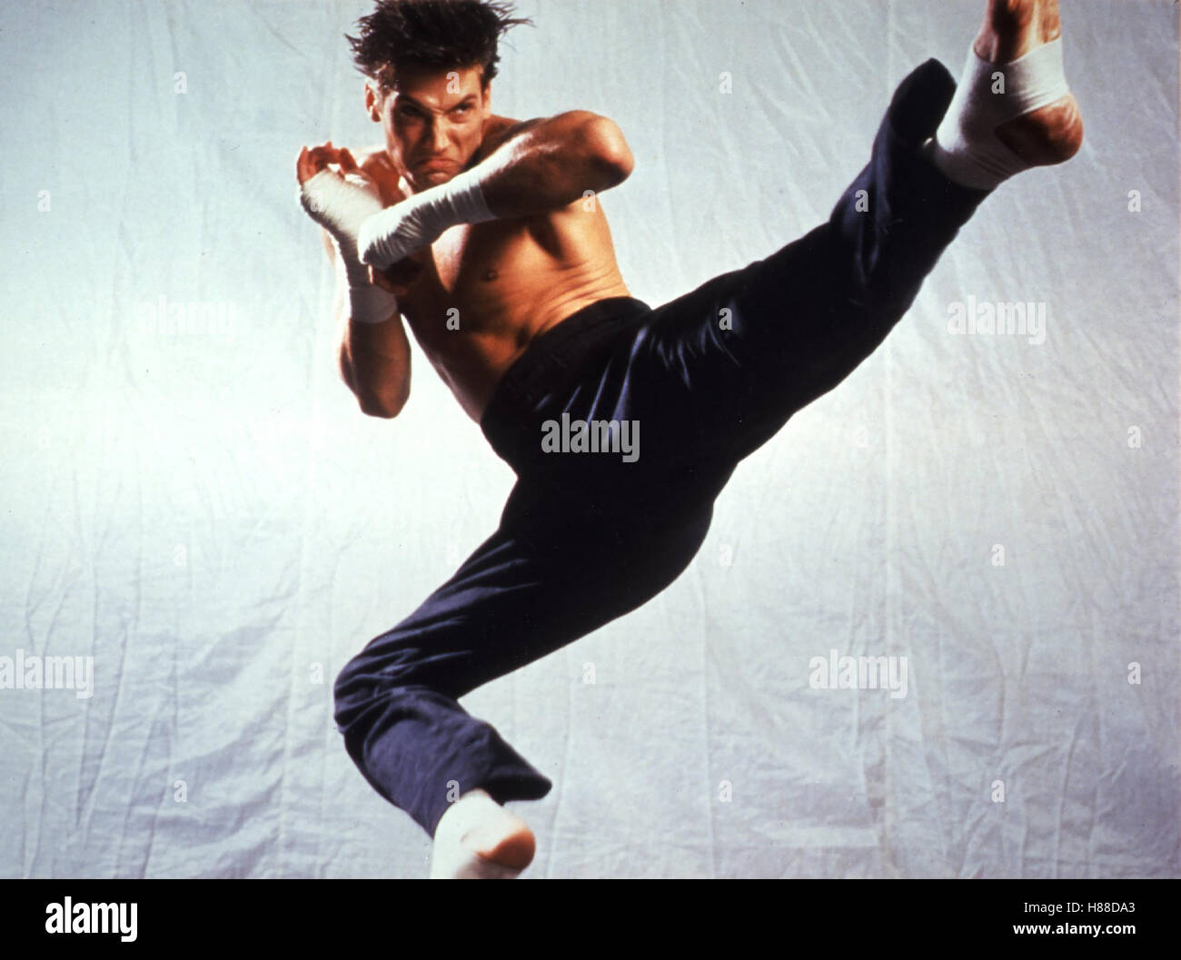 Kickboxer 2: Der Champ kehrt zurück, (KICKBOXER 2: THE ROAD BACK) USA 1990, Regie: Albert Pyun, SASHA MITCHELL, Stichwort: Kampfsport, Sprung Stock Photo