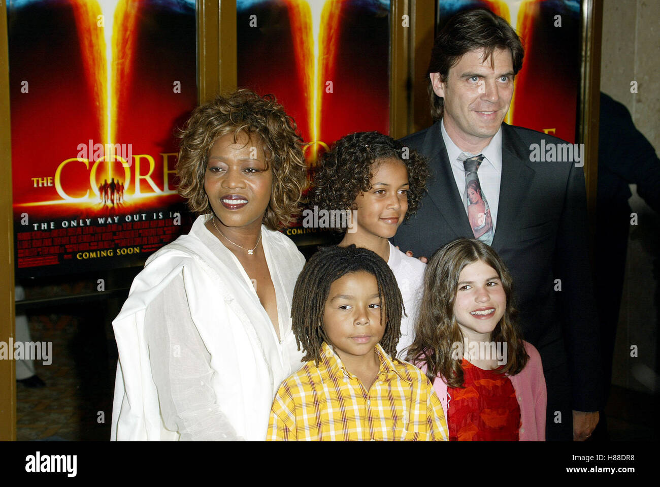 ALFRE WOODARD \u0026 FAMILY THE CORE WORLD FILM PREMIERE WESTWOOD LOS ANGELES  USA 25 March 2003 Stock Photo - Alamy, image size:1300x959