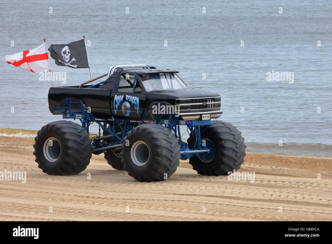 Monster truck hi-res stock photography and images - Alamy