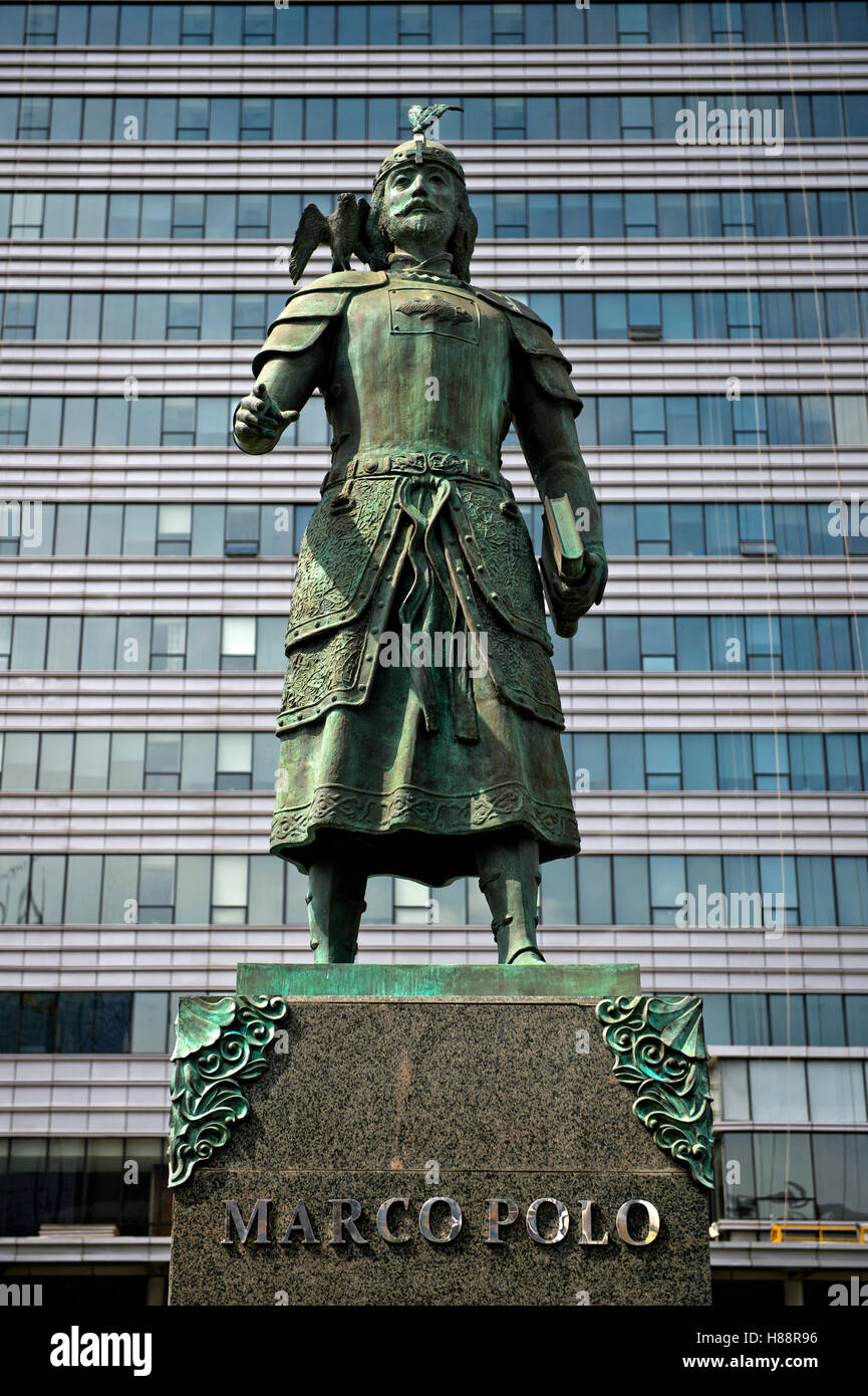Marco polo statue hi-res stock photography and images - Alamy