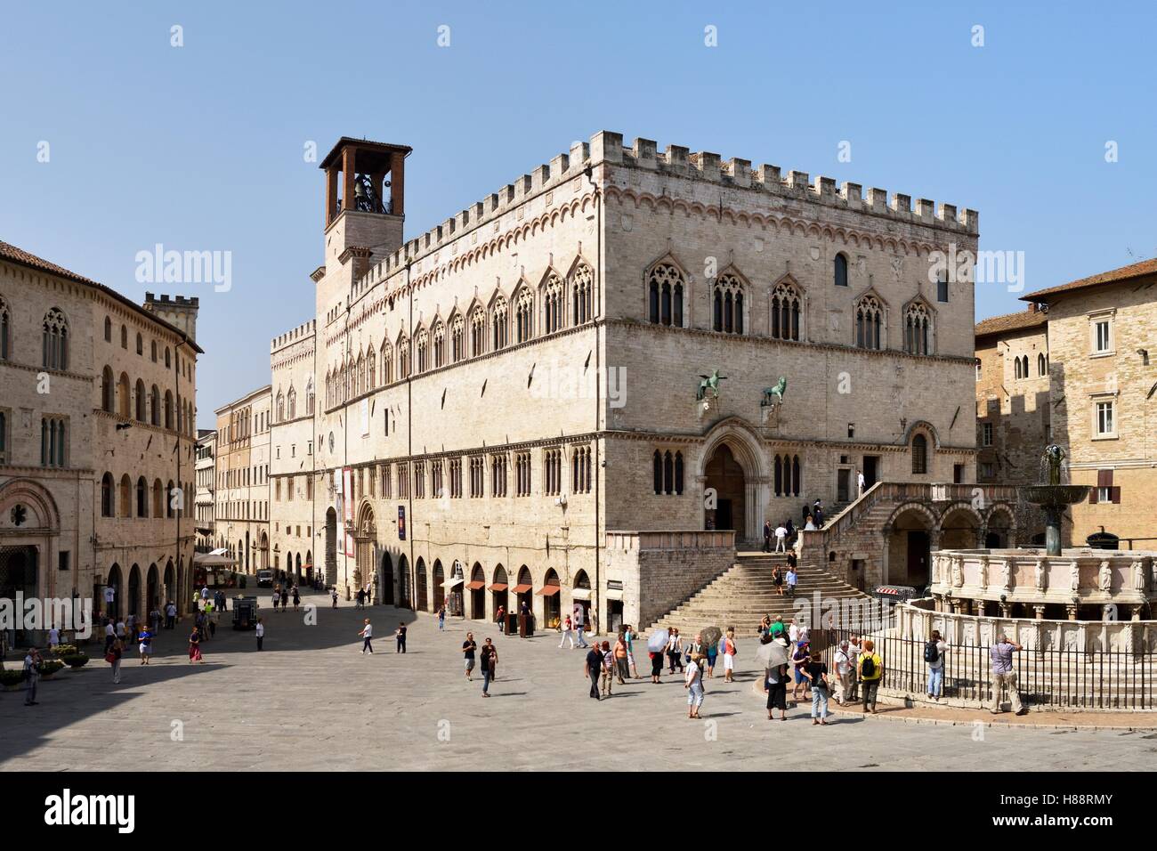 Prior's Palace, Palazzo dei Priori, Piazza IV Novembre, Perugia, Umbria, Italy Stock Photo
