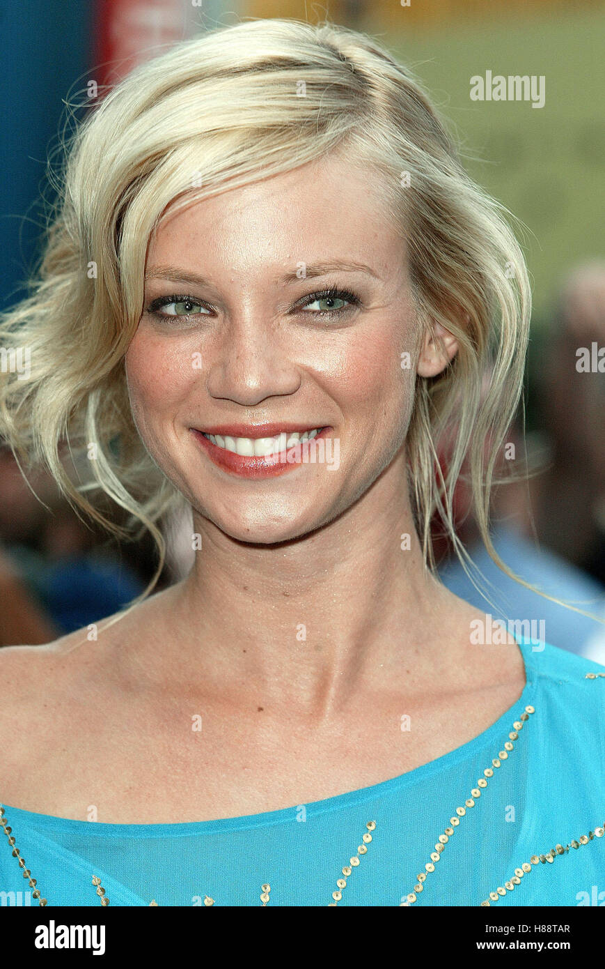 AMY SMART THE BATTLE OF SHAKER HEIGHTS UNIVERSAL CITYWALK LOS ANGELES