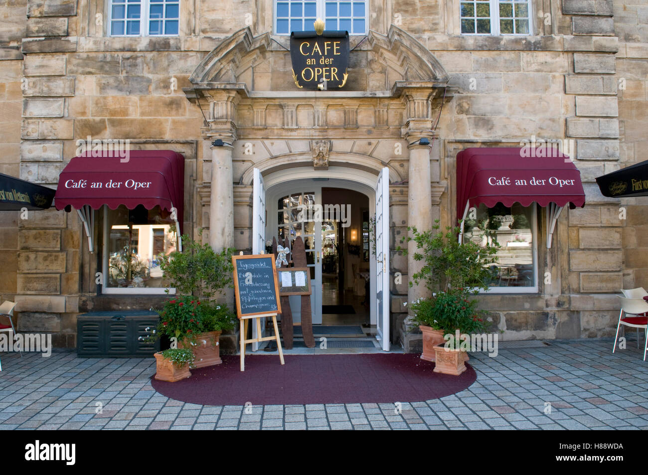 Cafe An Der Oper High Resolution Stock Photography and Images - Alamy