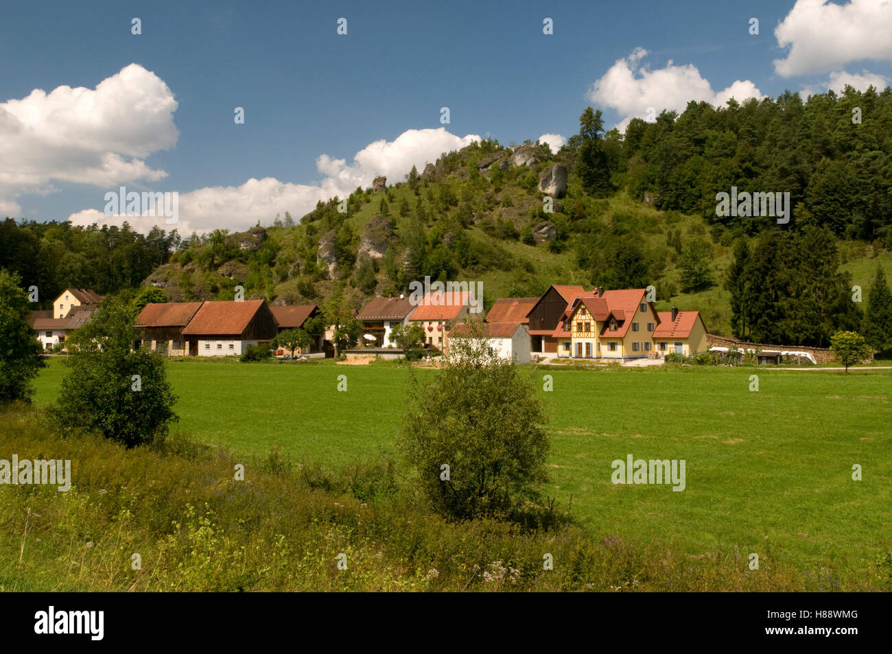 Picturesquely situated village of Oberailsfeld in the Ahorntal valley, Naturpark Fraenkische Schweiz nature preserve, Franconia Stock Photo