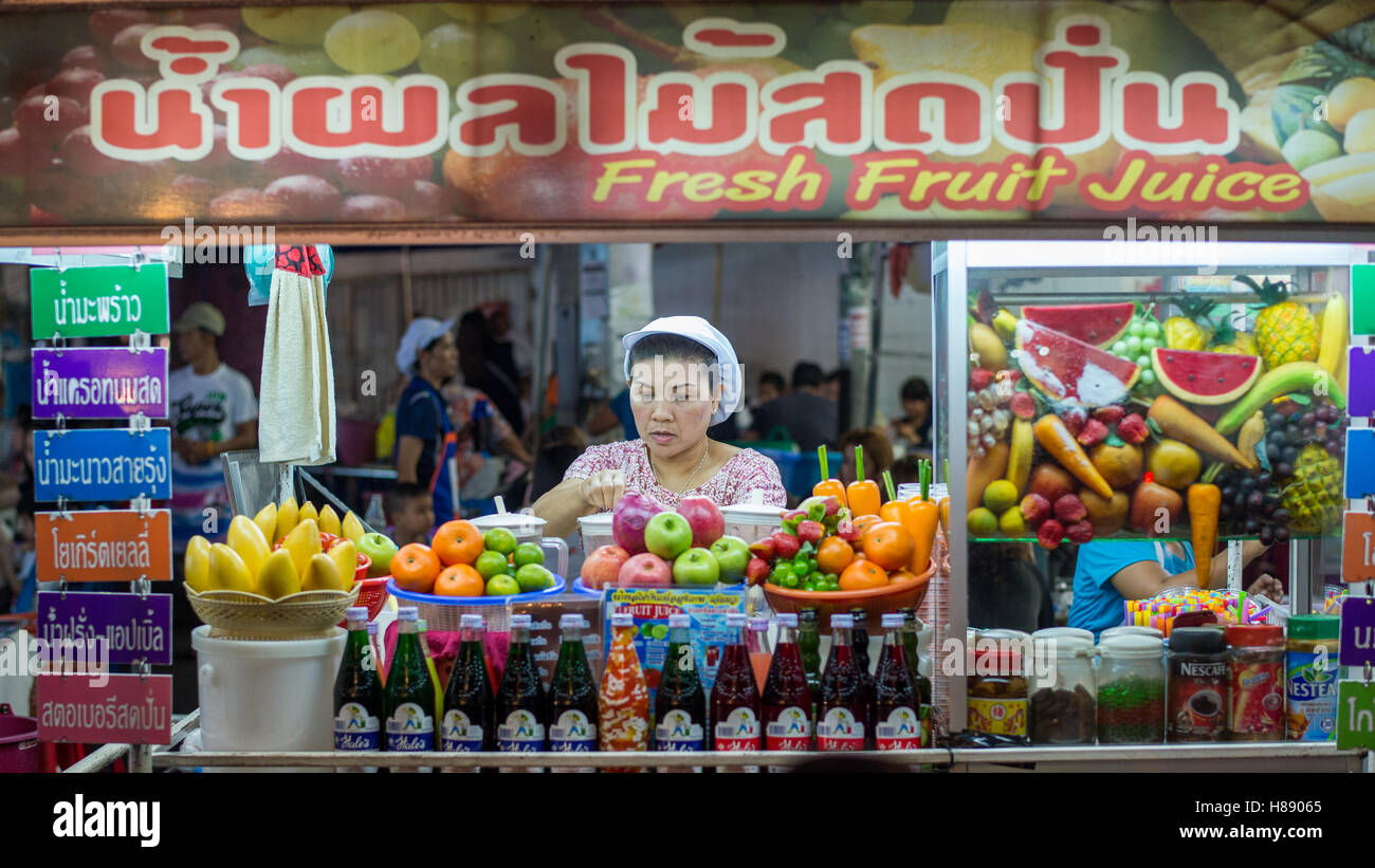 Fruit juice at the night market in Hua Hin, Thailand Stock Photo Alamy