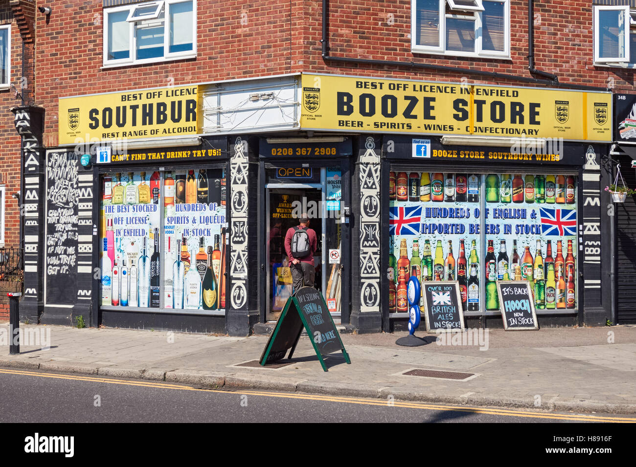 Corner off licence hires stock photography and images Alamy