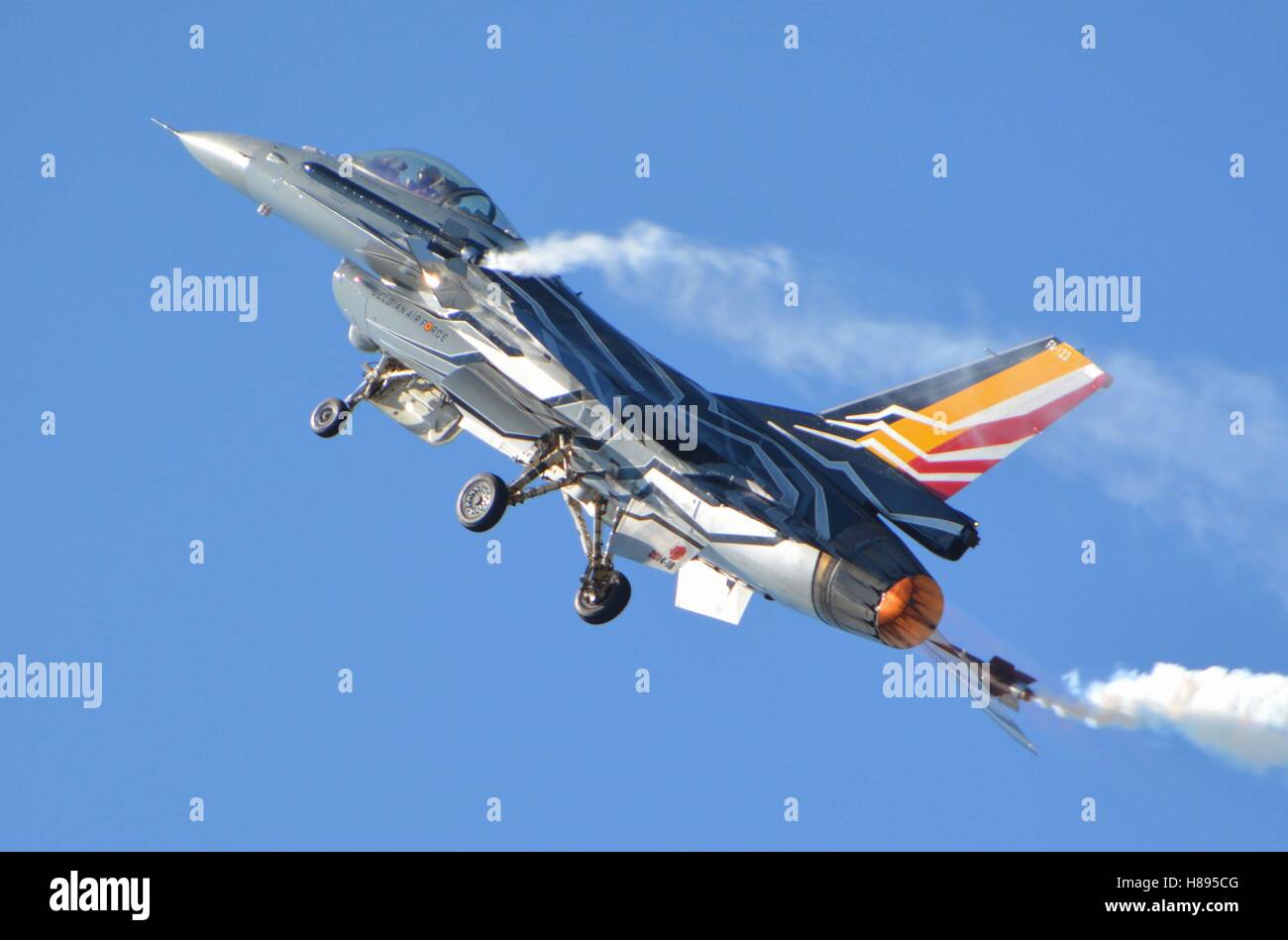 F 16 back hi-res stock photography and images - Alamy