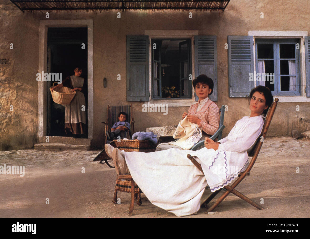 Der Ruhm meines Vaters, (LA GLOIRE DE MON PERE) F 1991, Regie: Yves Robert, NATHALIE ROUSSEL (re), Stichwort: Liegestuhl Stock Photo