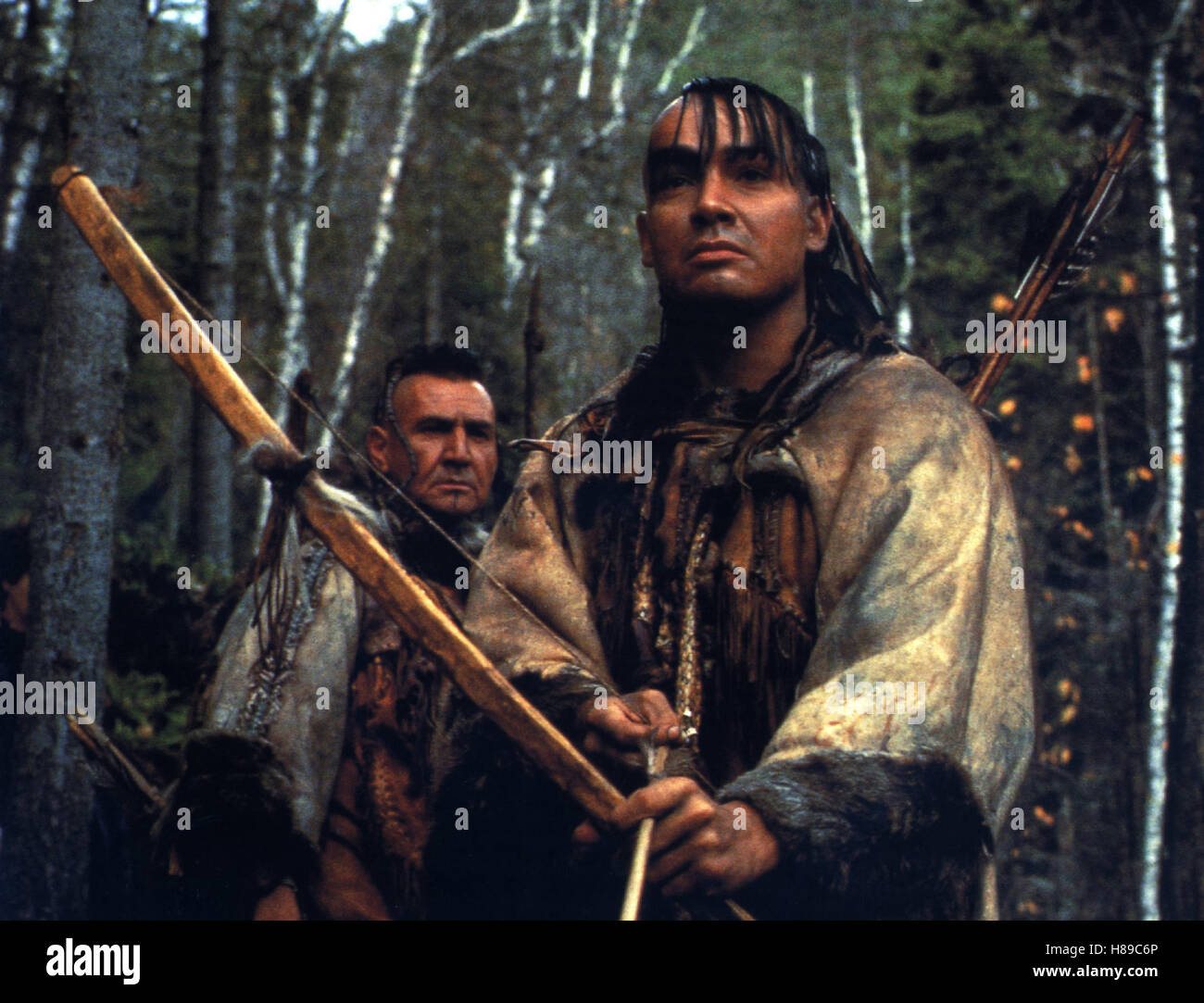 Black Robe - Am Fluß der Irokesen, (BLACK ROBE) CAN-USA 1991, Regie: Bruce  Beresford, AUGUST SCHELLENBERG, Stichwort: Indianer, Pfeil, Bogen Stock  Photo - Alamy