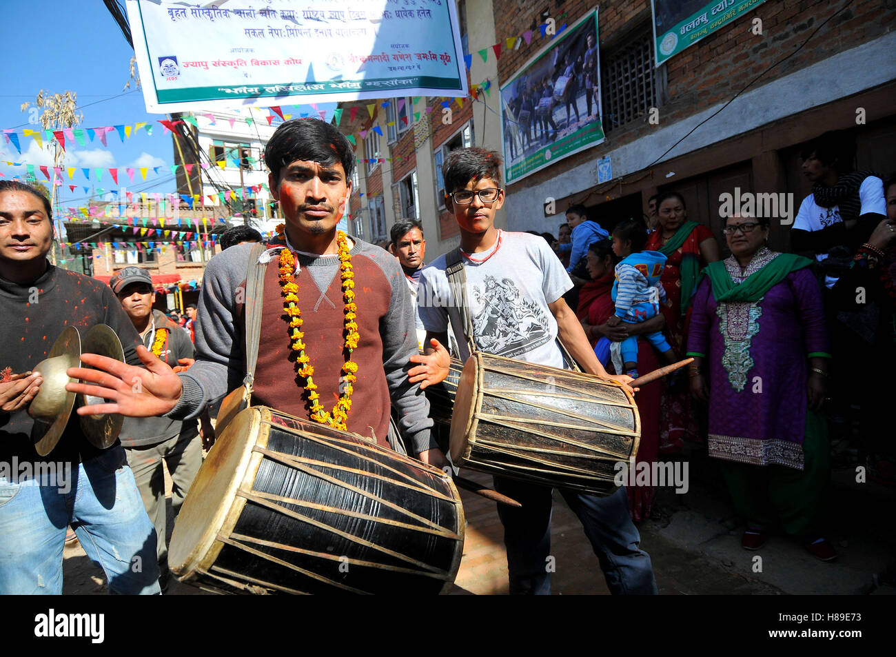 Flute nepalese hires stock photography and images Alamy