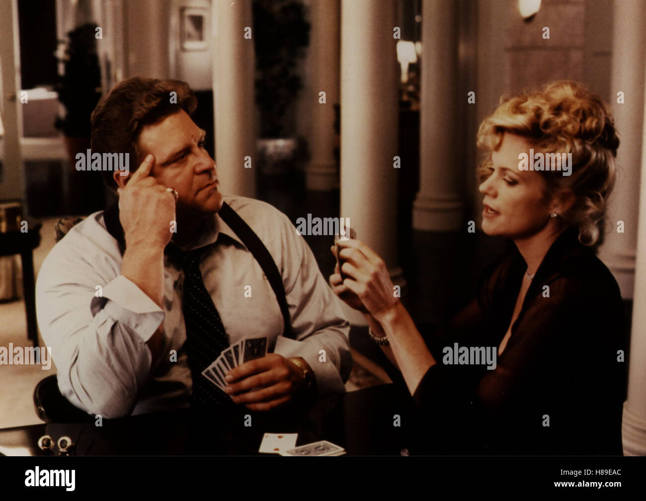 Blondinen küßt man nicht, (BORN YESTERDAY) USA 1993, Regie: Luis Mandoki, JOHN GOODMAN + MELANIE GRIFFITH Stock Photo