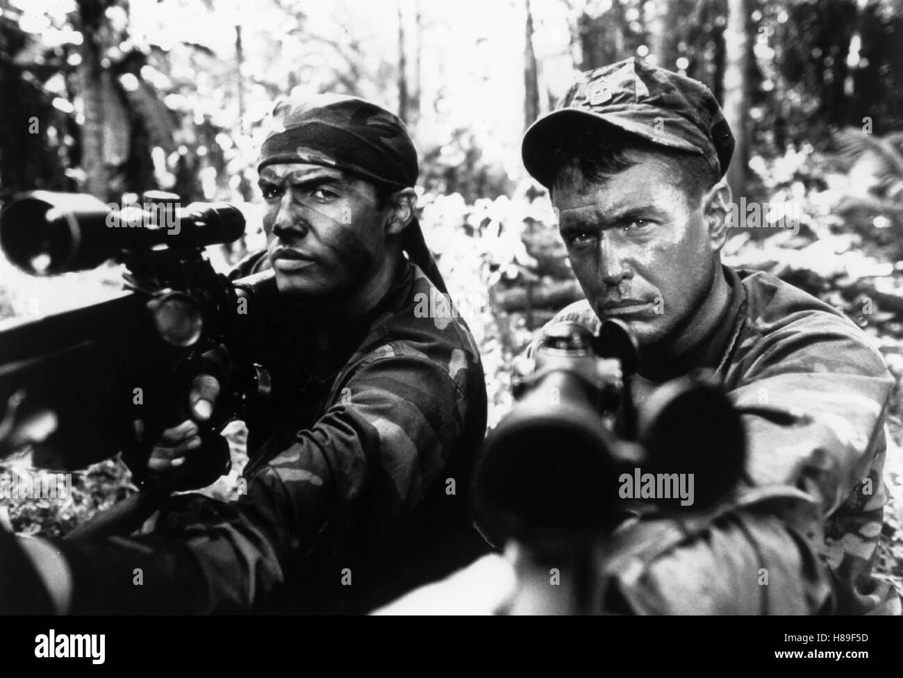 Sniper - Der Scharfschütze, (SNIPER) USA 1993, Regie: Luis Llosa, BILLY ZANE, TOM BERENGER, Key: Waffe, Gewehr, Zielfernrohr Stock Photo