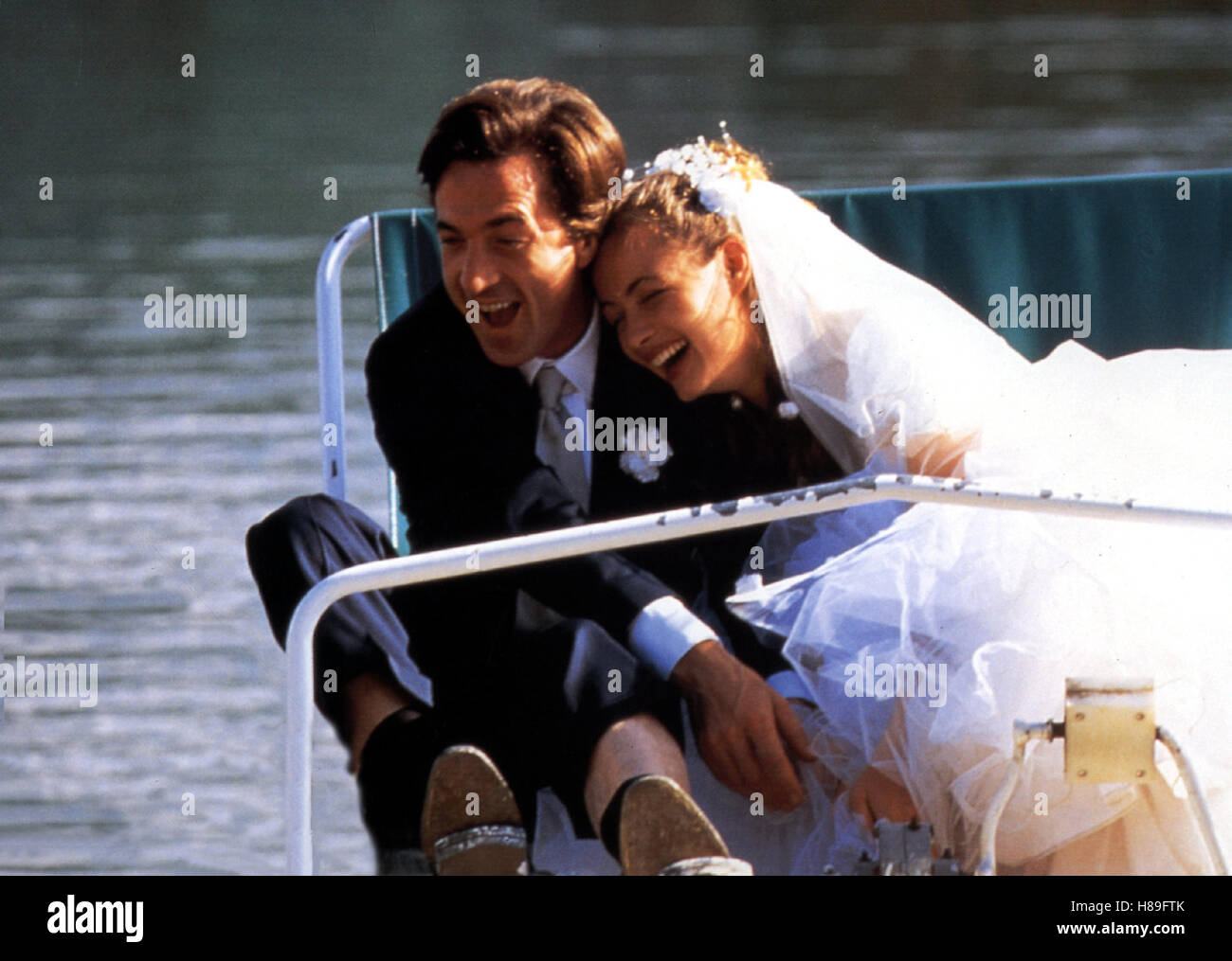Die Hölle, (L' ENFER) F 1994, Regie: Claude Chabrol, FRANCOIS CLUZET, EMMANUELLE BEART, Stichwort: Brautpaar, Braut, Schleier, Boot, Wasser Stock Photo