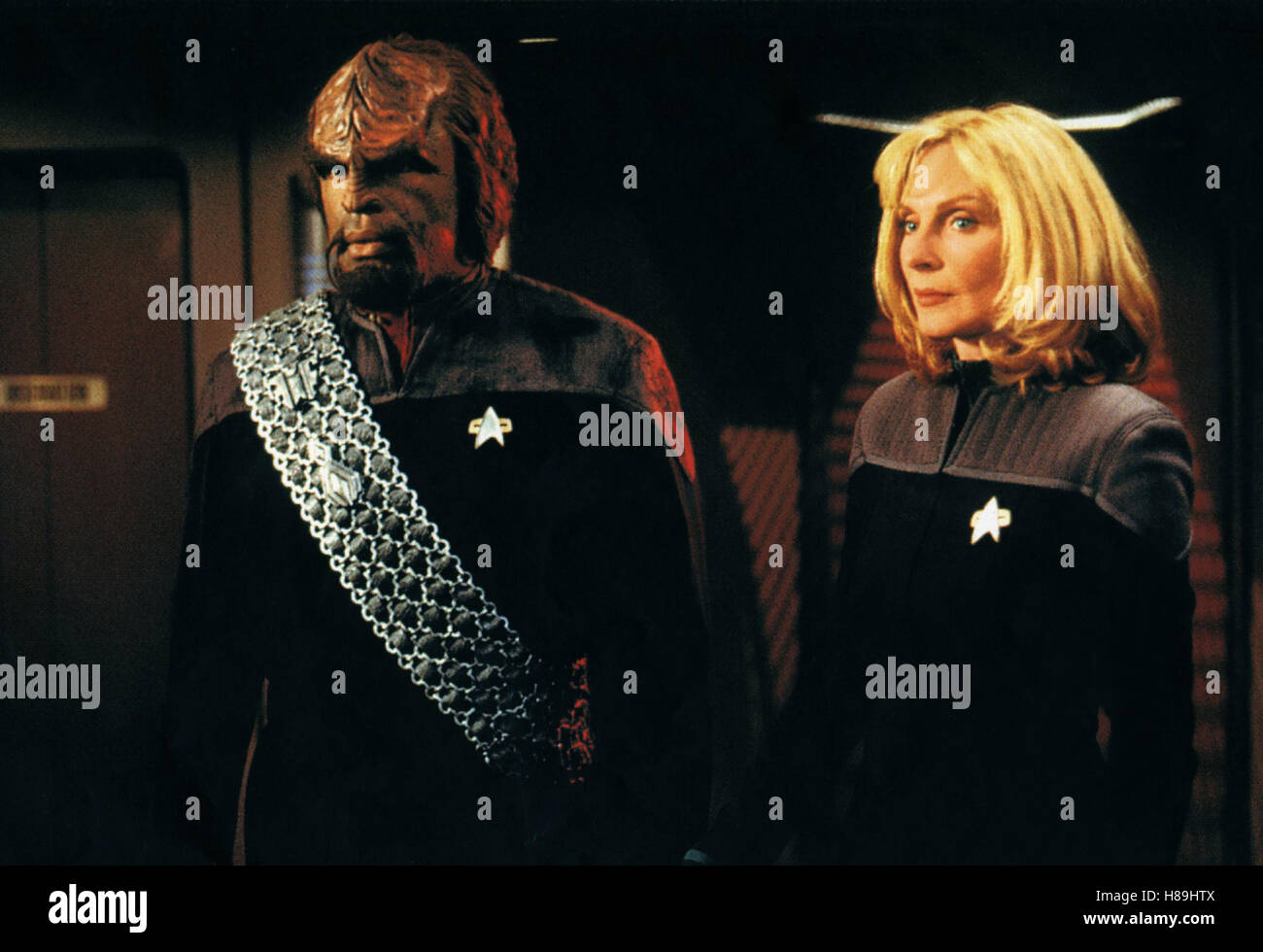 Star Trek - Der erste Kontakt, (STAR TREK: FIRST CONTACT) USA 1996, Regie: Jonathan Frakes, MICHAEL DORN, GATES McFADDEN Stock Photo