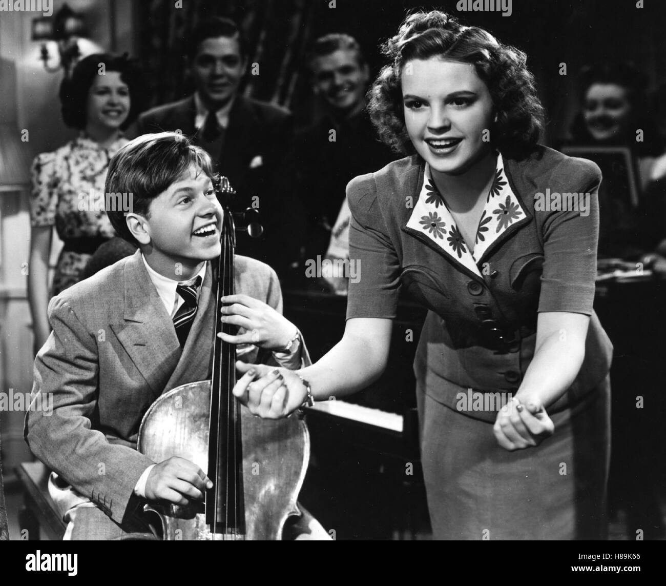 Musik ist unsere Welt, (BABES IN ARMES) USA 1939, Regie: Busby Berkeley, MICKEY ROONEY + JUDY GARLAND Stichwort: Cello Stock Photo