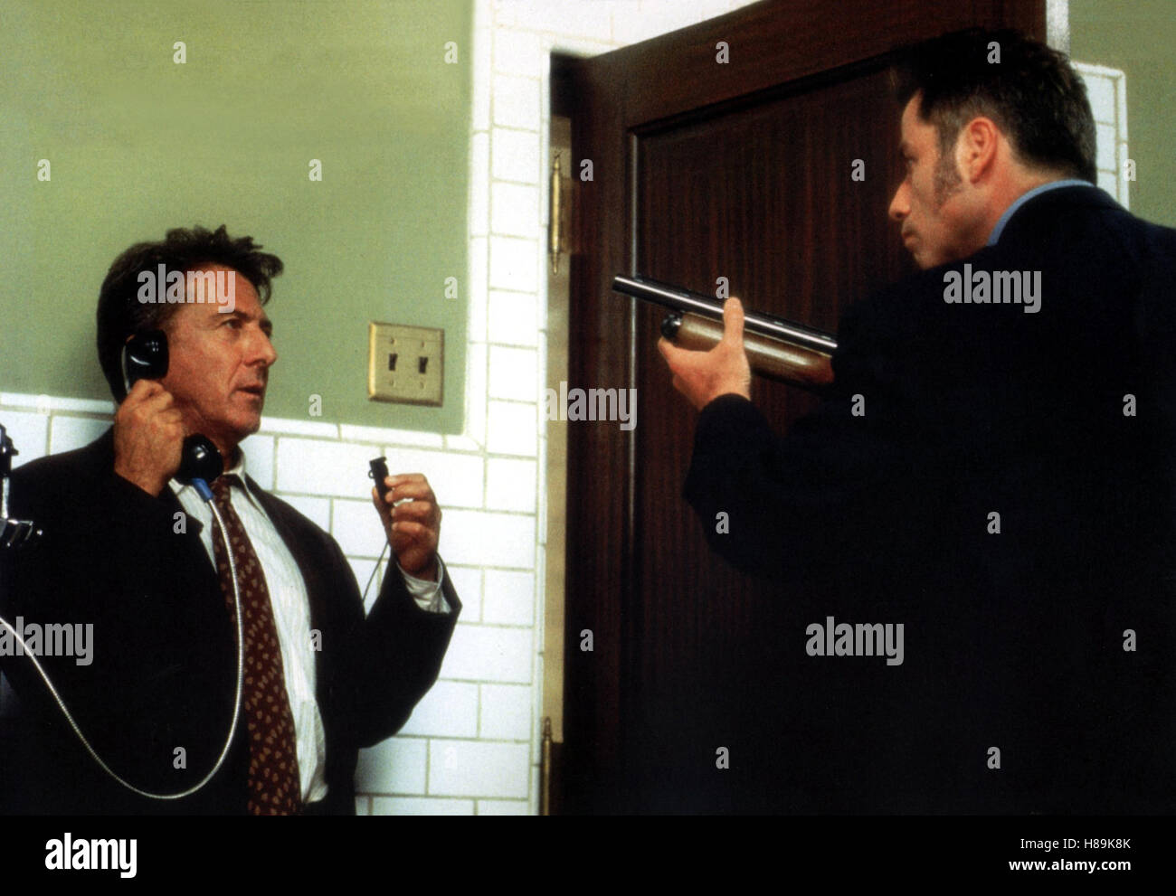 Mad City, (MAD CITY) USA 1997, Regie: Costa-Gavras, DUSTIN HOFFMAN, JOHN TRAVOLTA, Stichwort: Telefon, Waffe, Gewehr Stock Photo