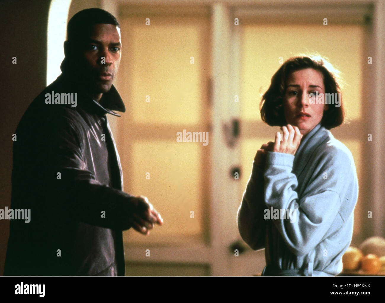 Dämon, (FALLEN) USA 1997, Regie: Gregory Hoblit, DENZEL WASHINGTON, EMBETH DAVIDTZ Stock Photo