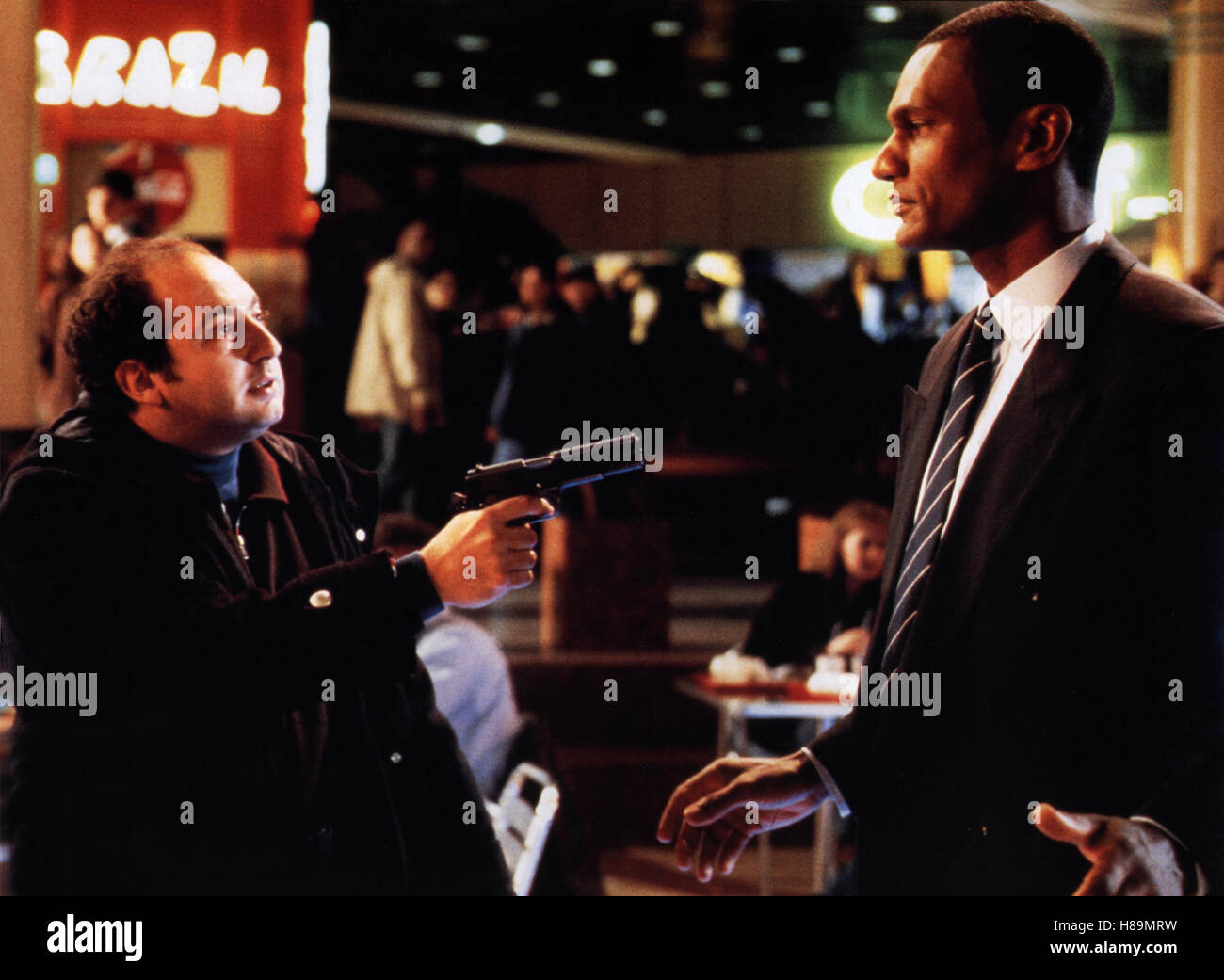 Jenseits aller Regeln, (LE COUSIN) F 1998, Regie: Alain Corneau, PATRICK TIMSIT, Stichwort: Waffe, Revolver, Bedrohung Stock Photo