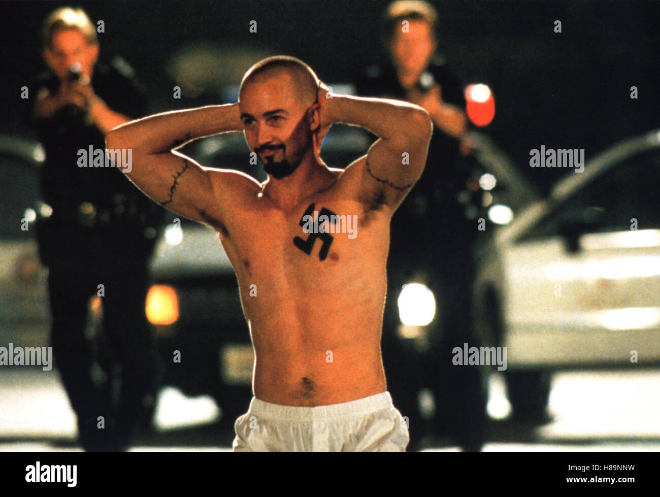 American History X, (AMERICAN HISTORY X) USA 1999, Regie: Tony Kaye, EDWARD NORTON , Stichwort: Neonazi, Hakenkreuz, Tätowierung Stock Photo