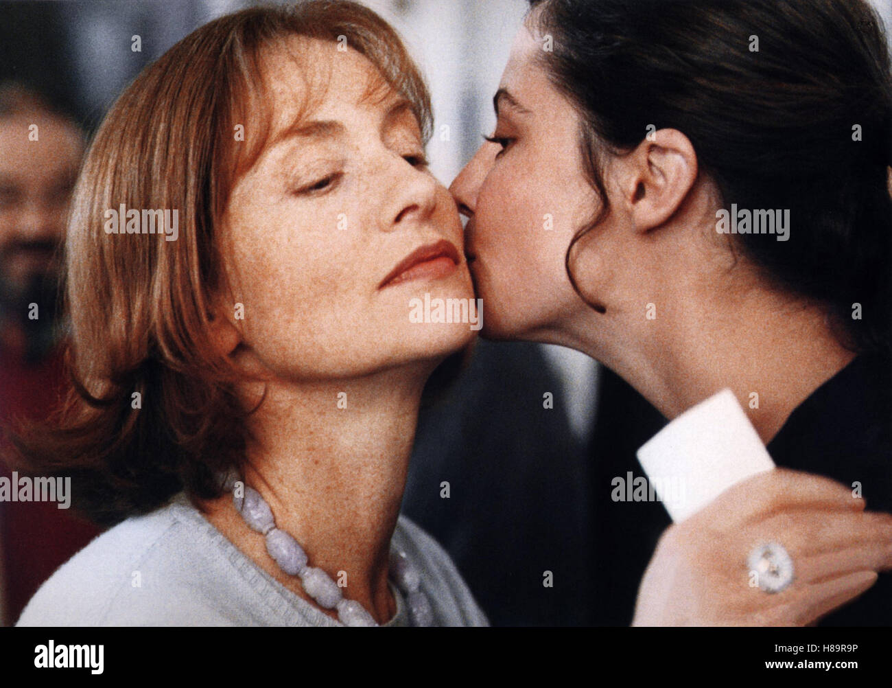 Süßes Gift, (MERCI POUR LE CHOCOLAT) F 2000, Regie: Claude Chabrol, ISABELLE HUPPERT, ANNA MOUGLALIS, Stichwort: Kuß Stock Photo