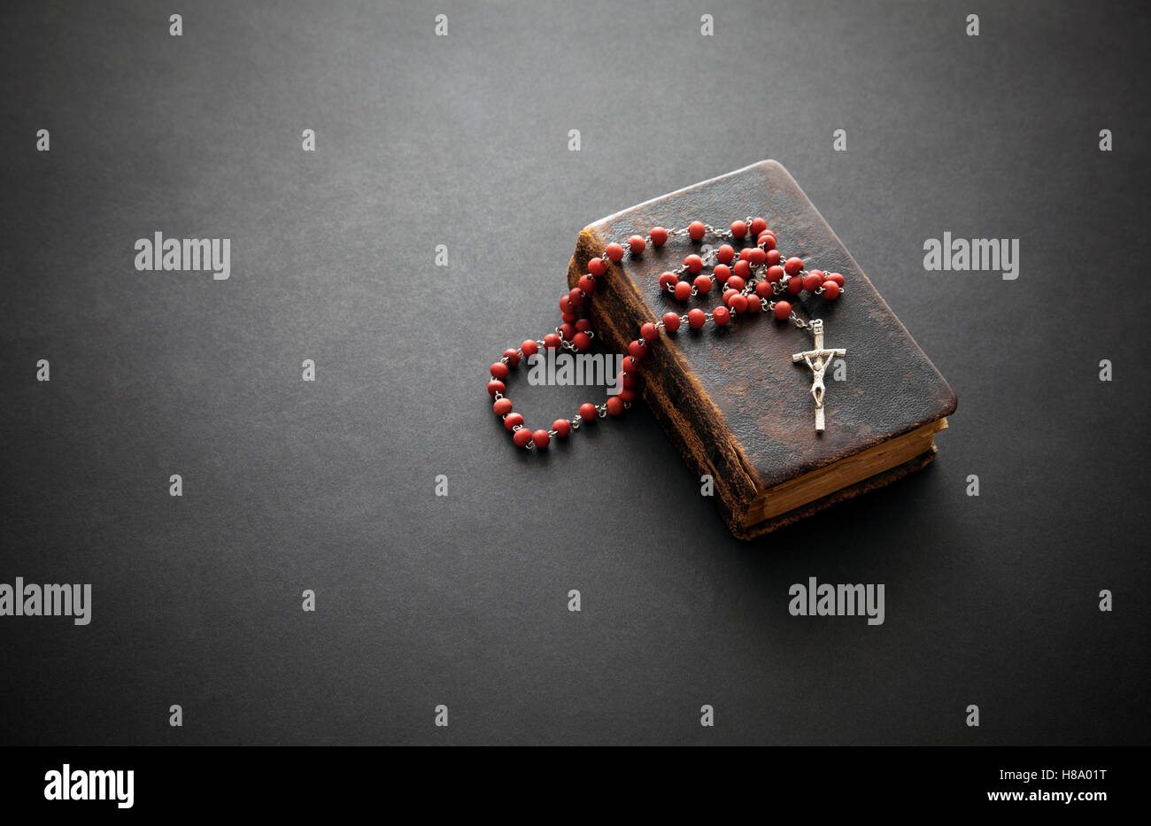 Holy bible red rosary hi-res stock photography and images - Alamy