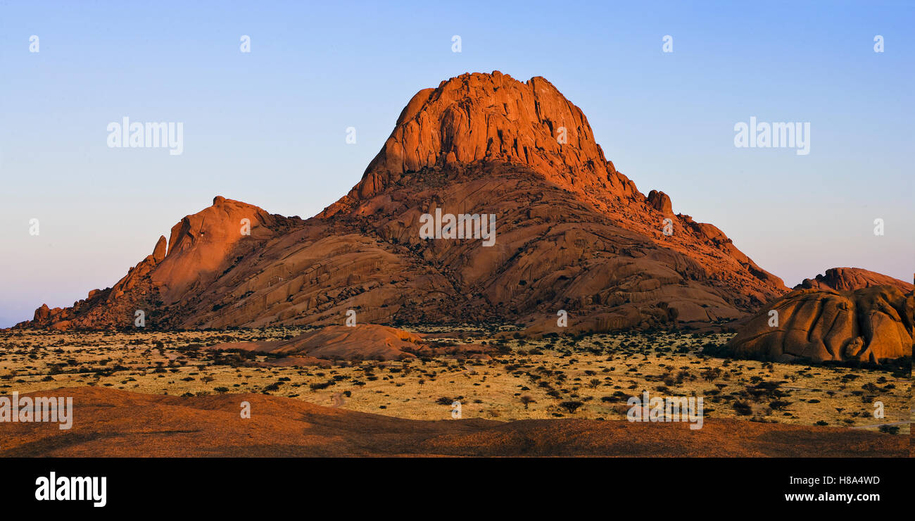 sunrise-over-spitzkoppe-namib-desert-namibia-stock-photo-alamy