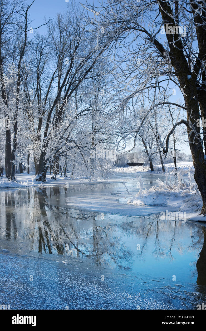 Frozen river canada hi-res stock photography and images - Alamy