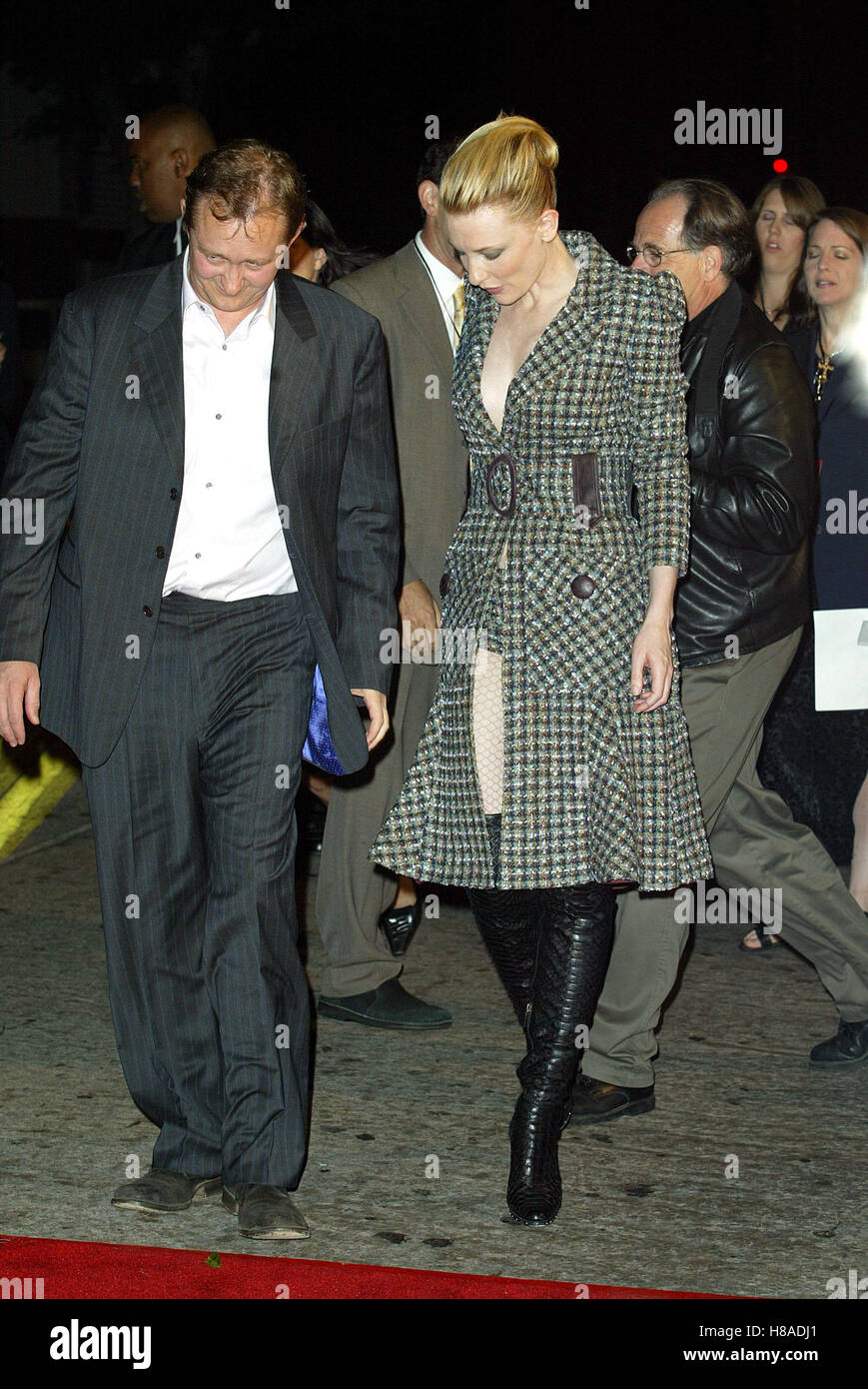 CATE BLANCHETT & ANDREW UPTON VERONICA GUERIN FILM PREMIERE WESTWOOD LOS ANGELES USA 08 October 2003 Stock Photo
