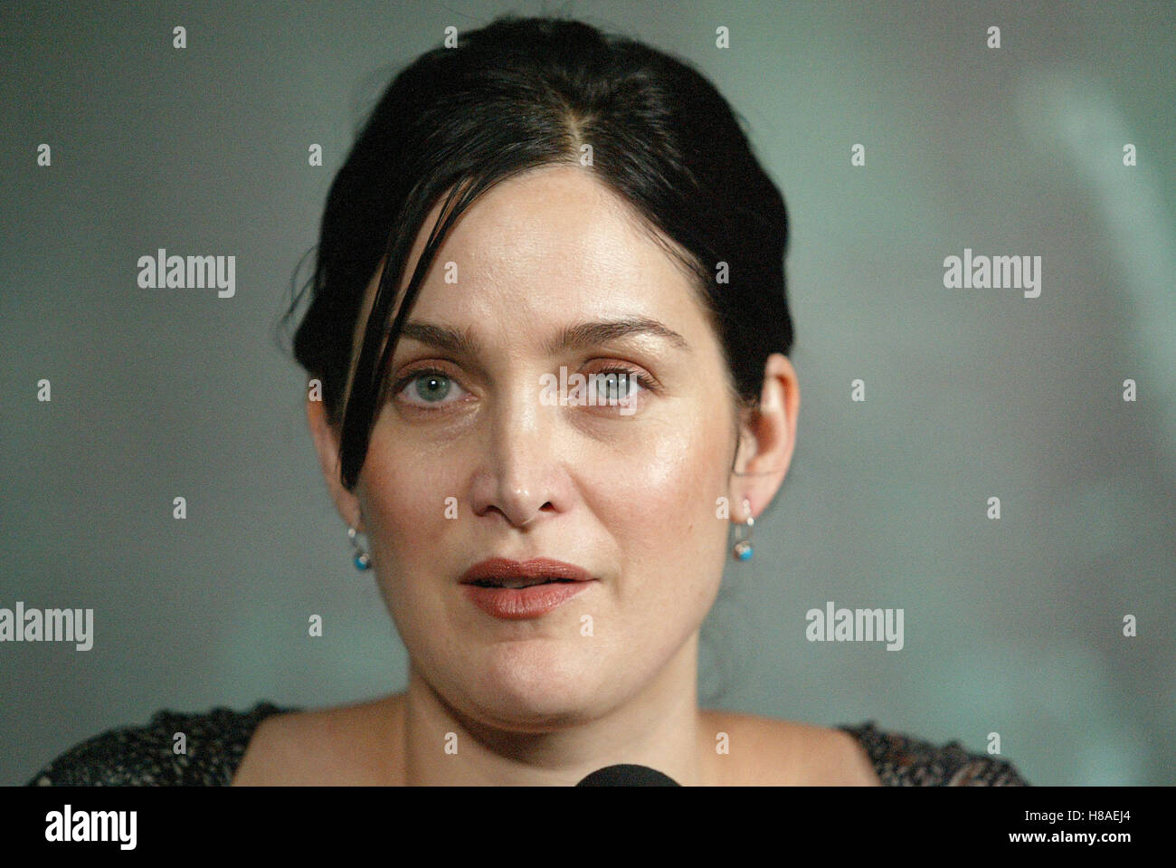 Carrie anne moss matrix hi-res stock photography and images - Alamy