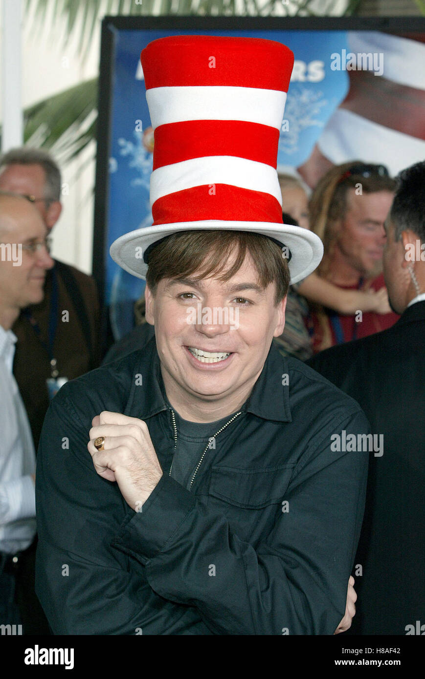 MIKE MYERS DR. SEUSS' THE CAT IN THE HAT CITYWALK UNIVERSAL STUDIOS LA USA 08 November 2003 Stock Photo