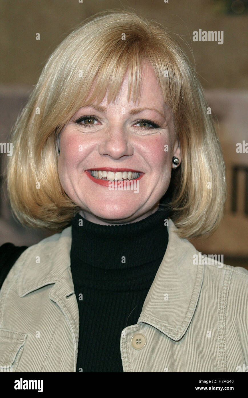 BONNIE HUNT THE HAUNTED MANSION WORLD PRE HOLLYWOOD LOS ANGELES USA 23 November 2003 Stock Photo