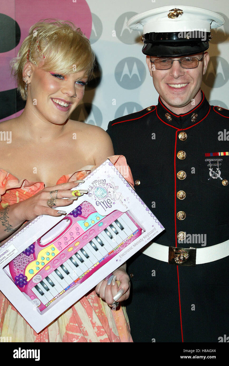 PINK & US MARINE 5TH MOTOROLA TOYS FOR TOTS PAR CULVER CITY LOS ANGELES