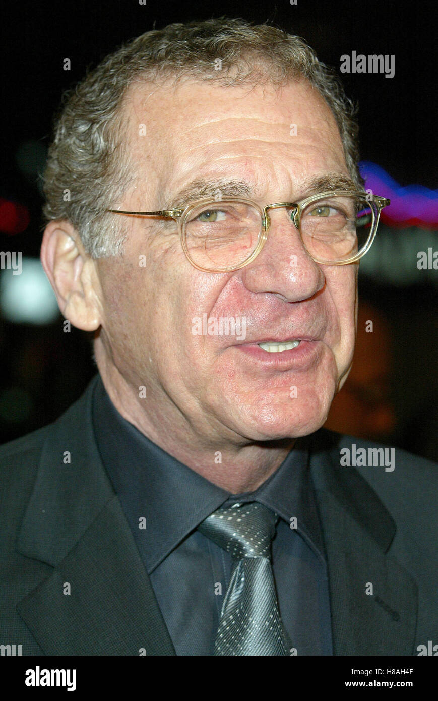 SYDNEY POLLACK COLD MOUNTAIN PREMIERE LOS ANGELES MANN THEATRE WESTWOOD LOS ANGELES USA 07 December 2003 Stock Photo