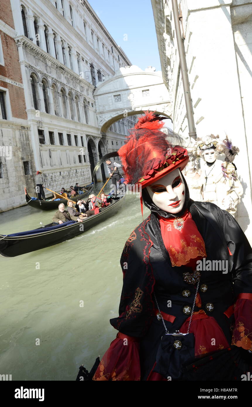 Rio carnival costume mannequin hi-res stock photography and images - Alamy