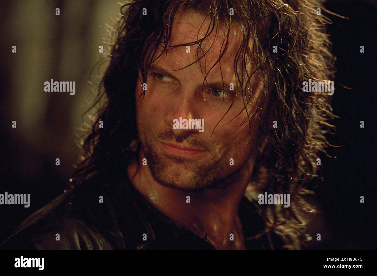 The fellowship of the ring 2001 viggo mortensen hi-res stock photography  and images - Alamy