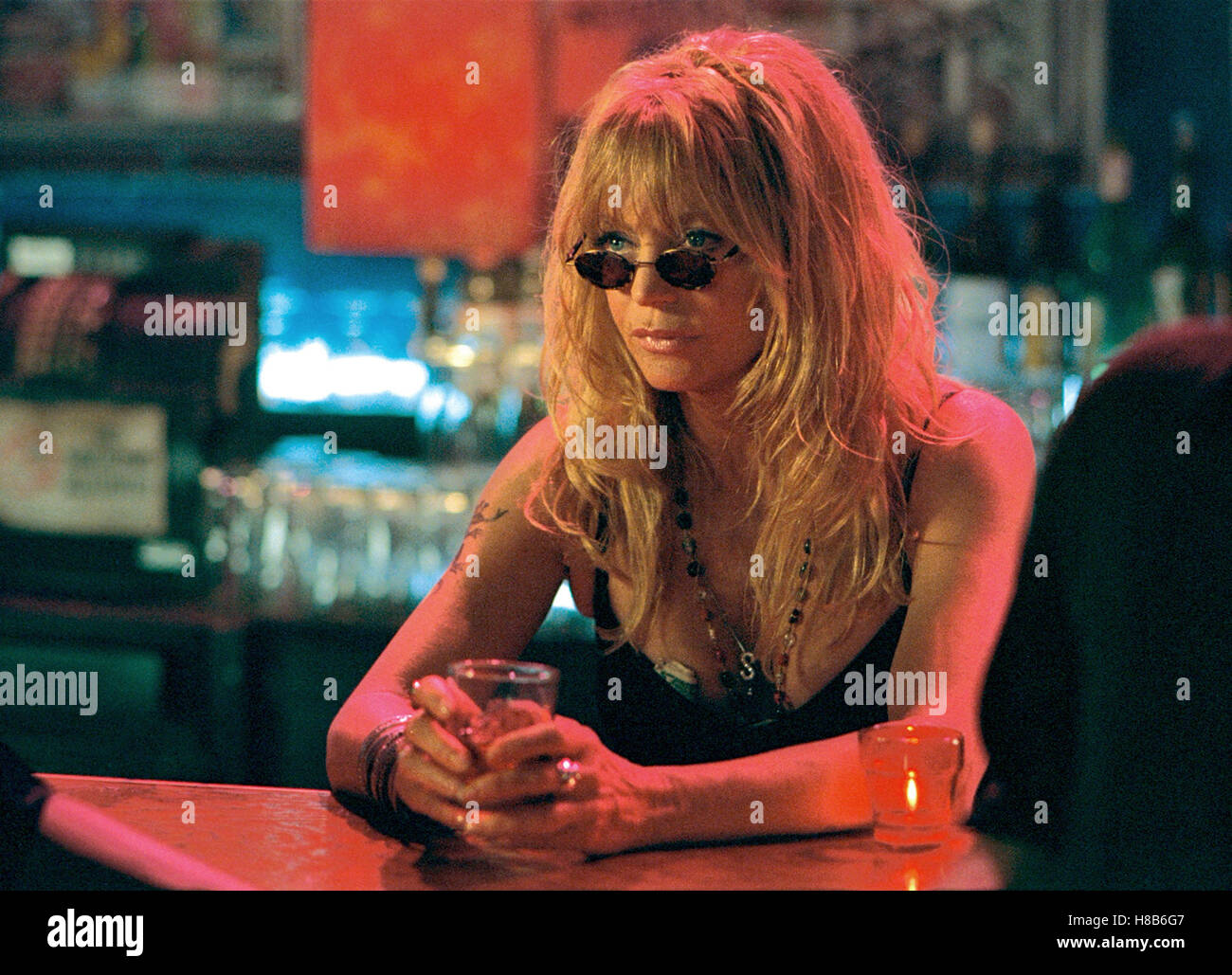 Groupies Forever, (THE BANGER SISTERS) USA 2002, Regie: Bob Dolman, GOLDIE HAWN, Key: Sonnenbrille Stock Photo