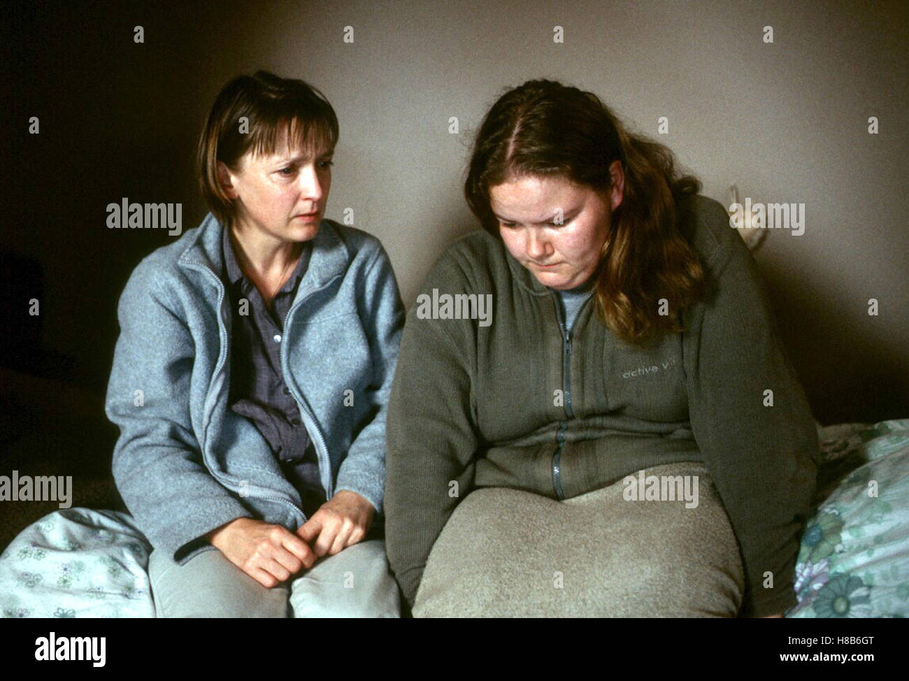 All Or Nothing, (ALL OR NOTHING) GB-F 2002, Regie: Mike Leigh, LESLEY MANVILLE, ALISON GARLAND Stock Photo
