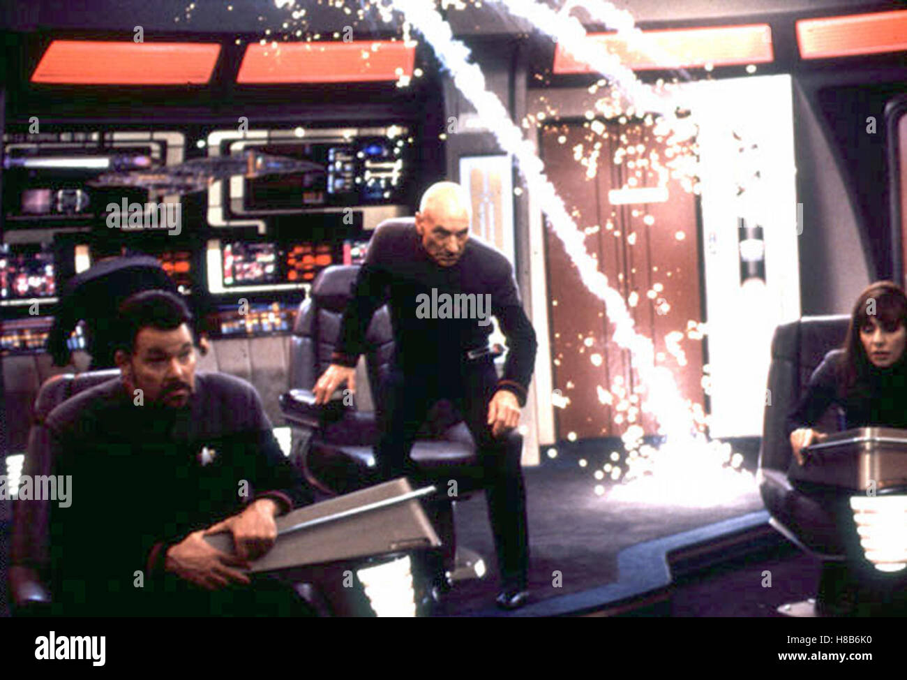 Star Trek: Nemesis, (STAR TREK: NEMESIS) USA 2002, Regie: Stuart Baird, JONATHAN FRAKES, PATRICK STEWART, Key: Enterprise, Brücke Stock Photo