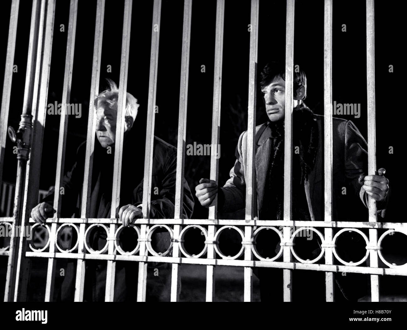 Ein Affe im Winter, (UN SINGE EN HIVER) F 1962  s/w, Regie: Henri Verneuil, JEAN GABIN, JEAN-PAUL BELMONDO, Key: Gitter, Stock Photo