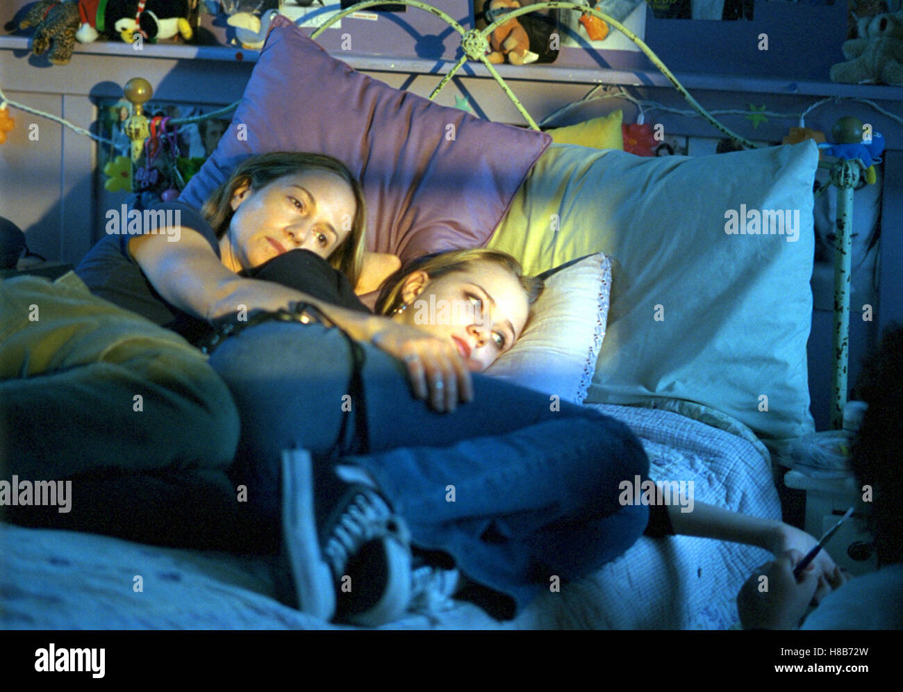 Dreizehn, (THIRTEEN) USA-GB 2003, Regie: Catherine Hardwicke, HOLLY HUNTER, EVAN RACHEL WOOD, Key: Mutter, Tochter, Bett Stock Photo