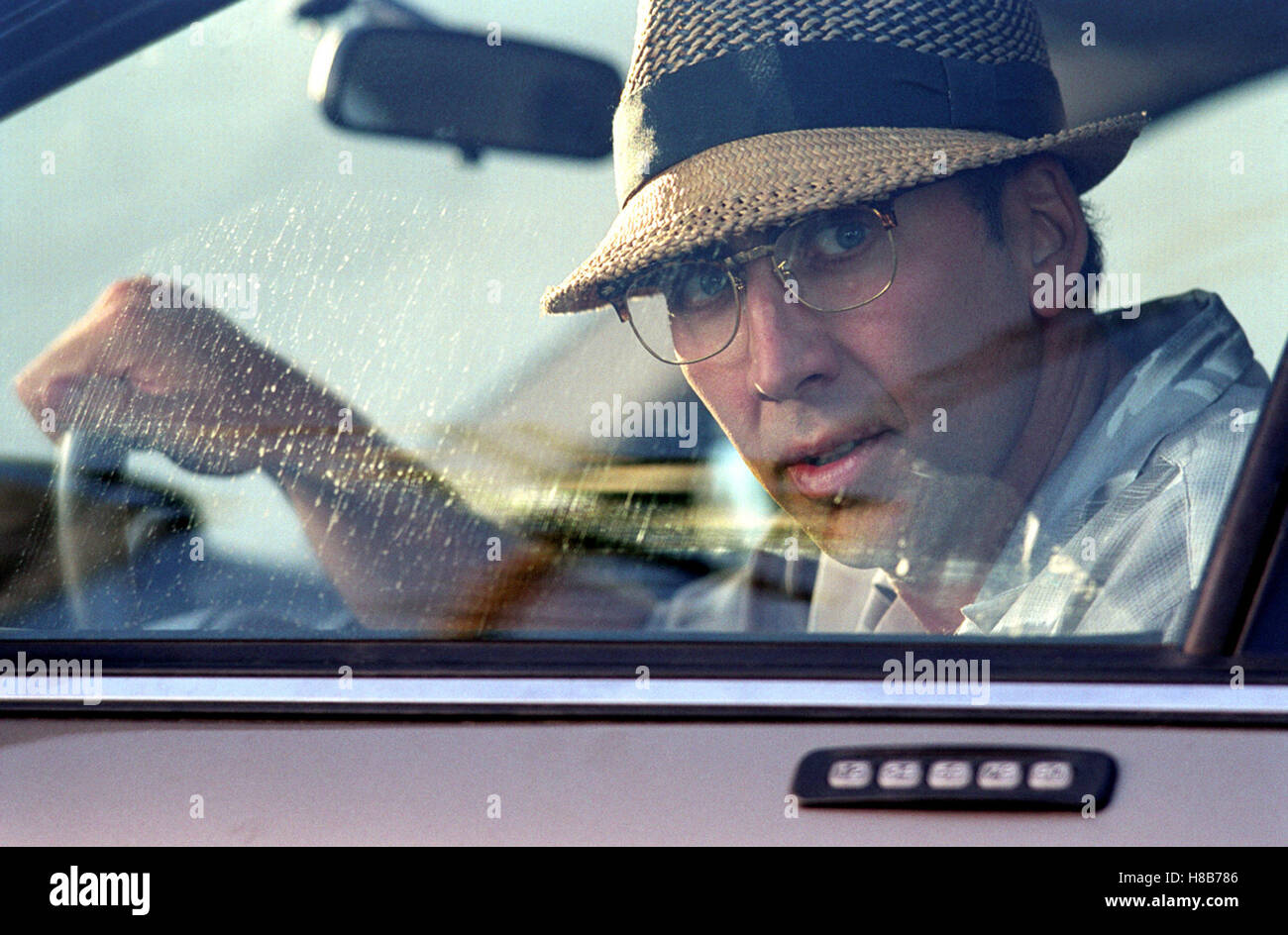 Tricks, (MATCHSTICK MEN) USA 2003, Regie: Ridley Scott, NICOLAS CAGE, Key: Auto, Fahrer, Brille, Hut, Fenster Stock Photo