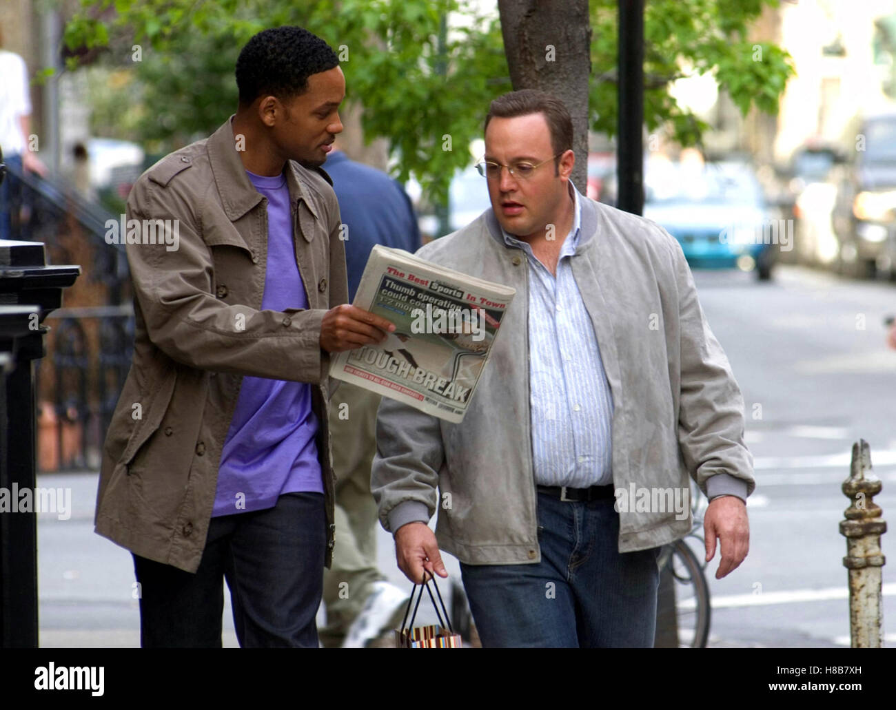 Hitch - Der Date Doktor, (HITCH) USA 2005, Regie: Andy Tennant, WILL SMITH,  KEVIN JAMES, Key: Zeitung Stock Photo - Alamy