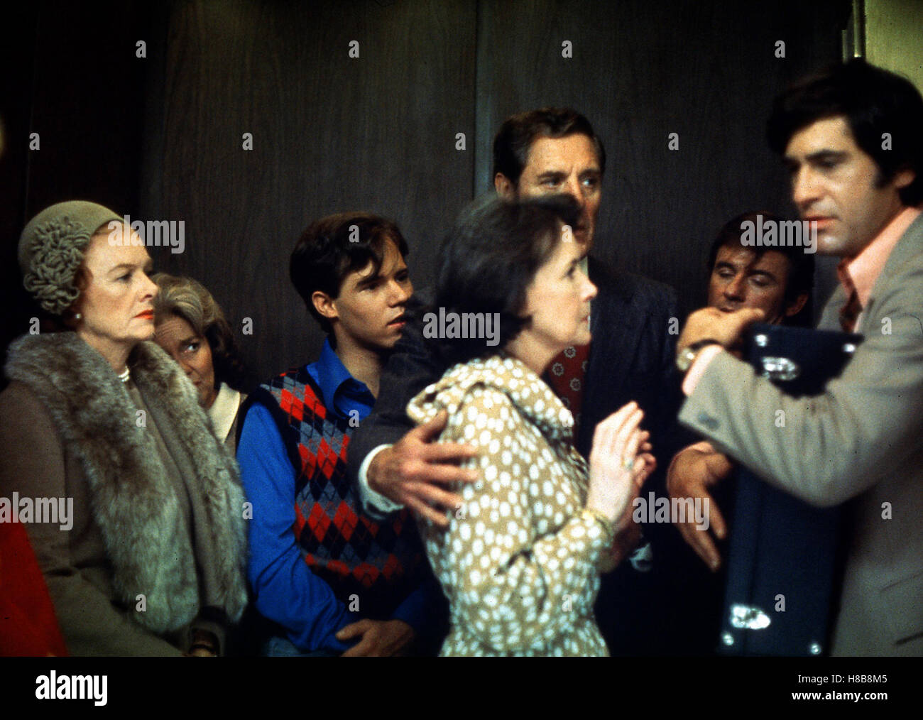 Fahrstuhl des Grauens, (THE ELEVATOR) USA 1974, Regie: Jerry Jameson, MYRNA LOY, BARRY LIVINGSTON, TERESA WRIGHT, CRAIG STEVENS, RODDY McDOWALL, JAMES FARENTINO Stock Photo