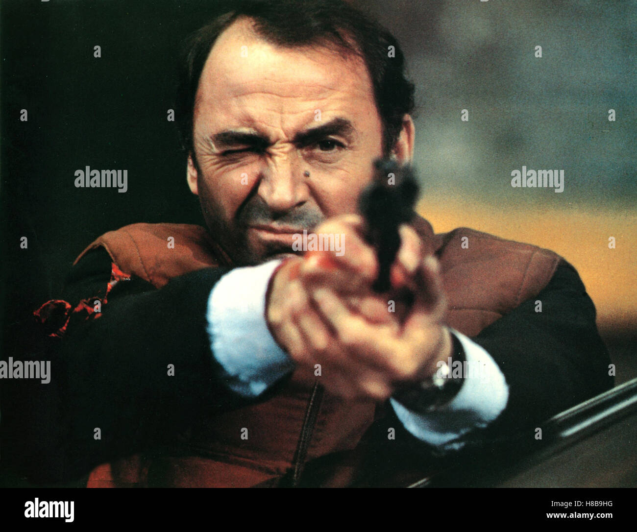Wespennest, (LA CRIME) F 1983, Regie: Philippe Labro, CLAUDE BRASSEUR, Key: Kommissar, Waffe, Revolver, Zielen, Stock Photo