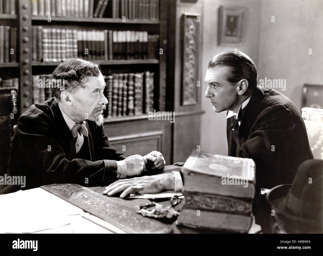 Im Geheimdienst, (CLOAK AND DAGGER) USA 1946  s/w, Regie: Fritz Lang, VLADIMIR SOKOLOFF, GARY COOPER, Stock Photo