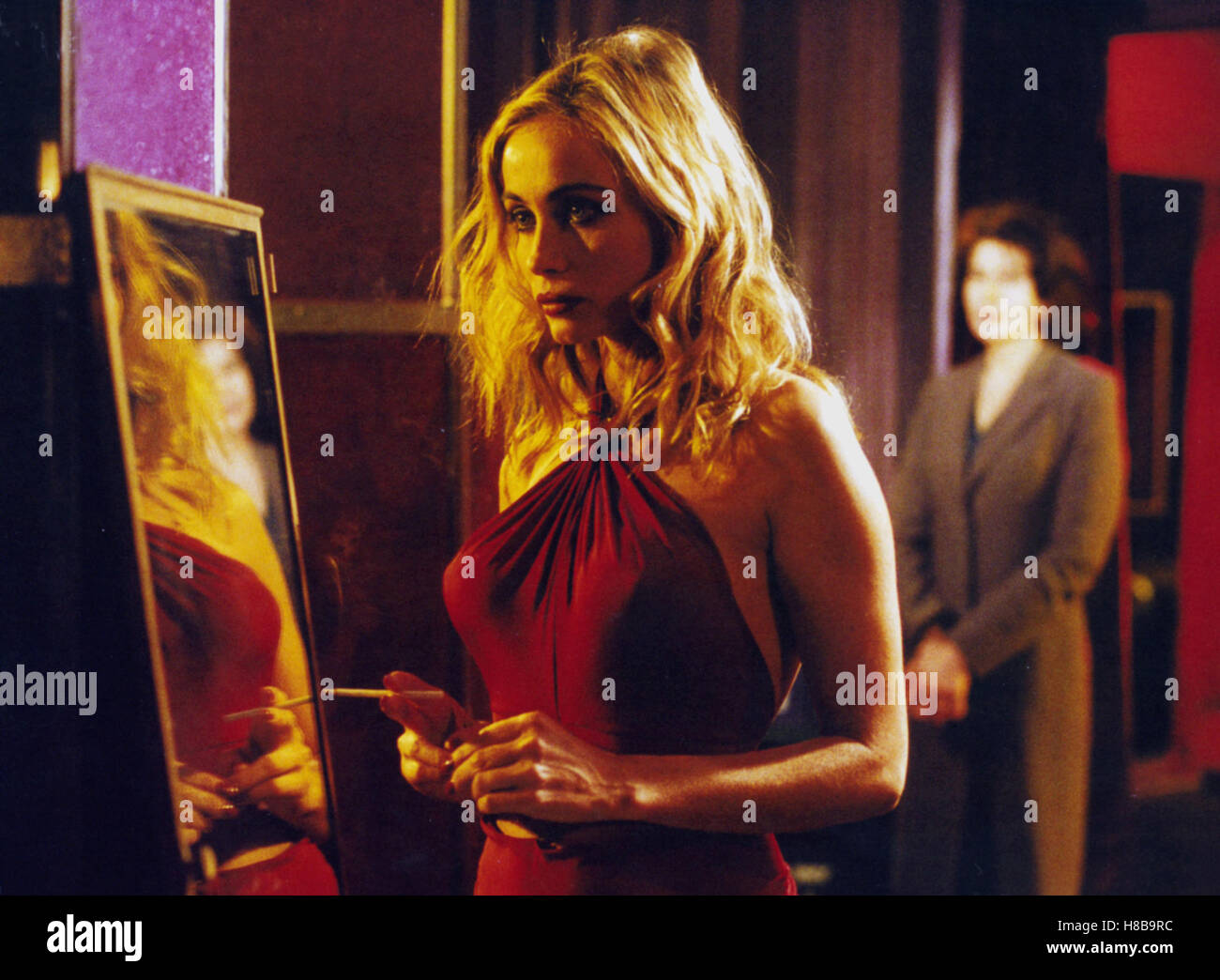 Nathalie, (NATHALIE) F-E 2003, Regie: Anne Fontaine, EMMANUELLE BEART, FANNY ARDANT, Key: Blondine, Spiegel, Spiegelbild, Stock Photo