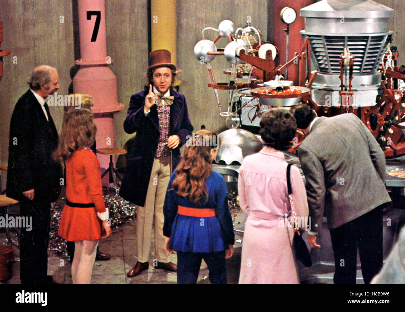 Willy Wonka und die Schokoladenfabrik, (WILLY WONKA AND THE CHOCOLATE FACTORY) USA 1971, Regie: Mel Stuart, GENE WILDER, Key: Zylinder, Fabrik, Besichtigung, Stock Photo