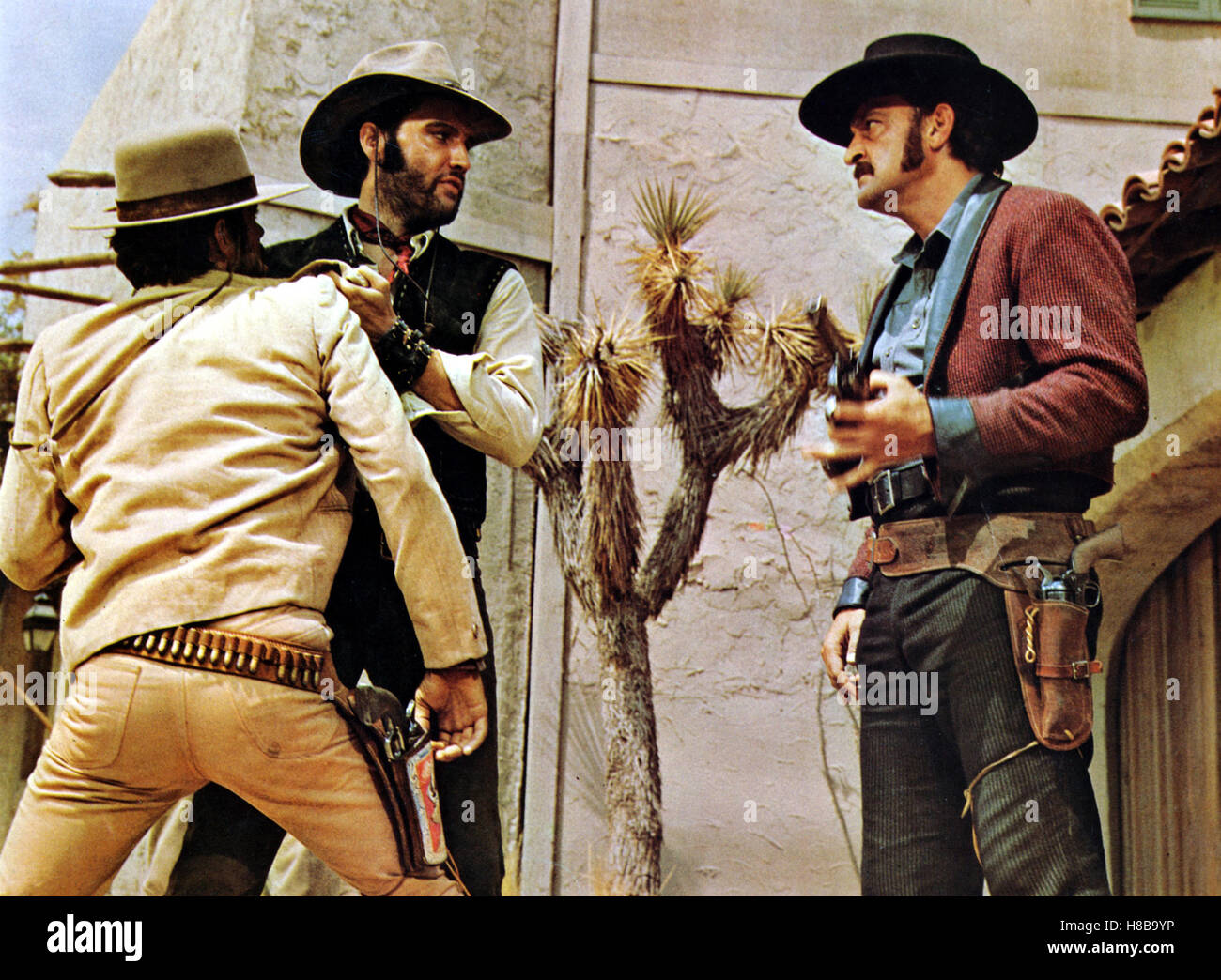 Charro, (CHARRO) USA 1969, Regie: Charles Marquis Warren, ELVIS PRESLEY, VICTOR FRENCH, Key: Western, Cowboy, Cowboyhut, Waffe, Revolver, Colt, Auseinandersetzung, Pistolengürtel, Stock Photo