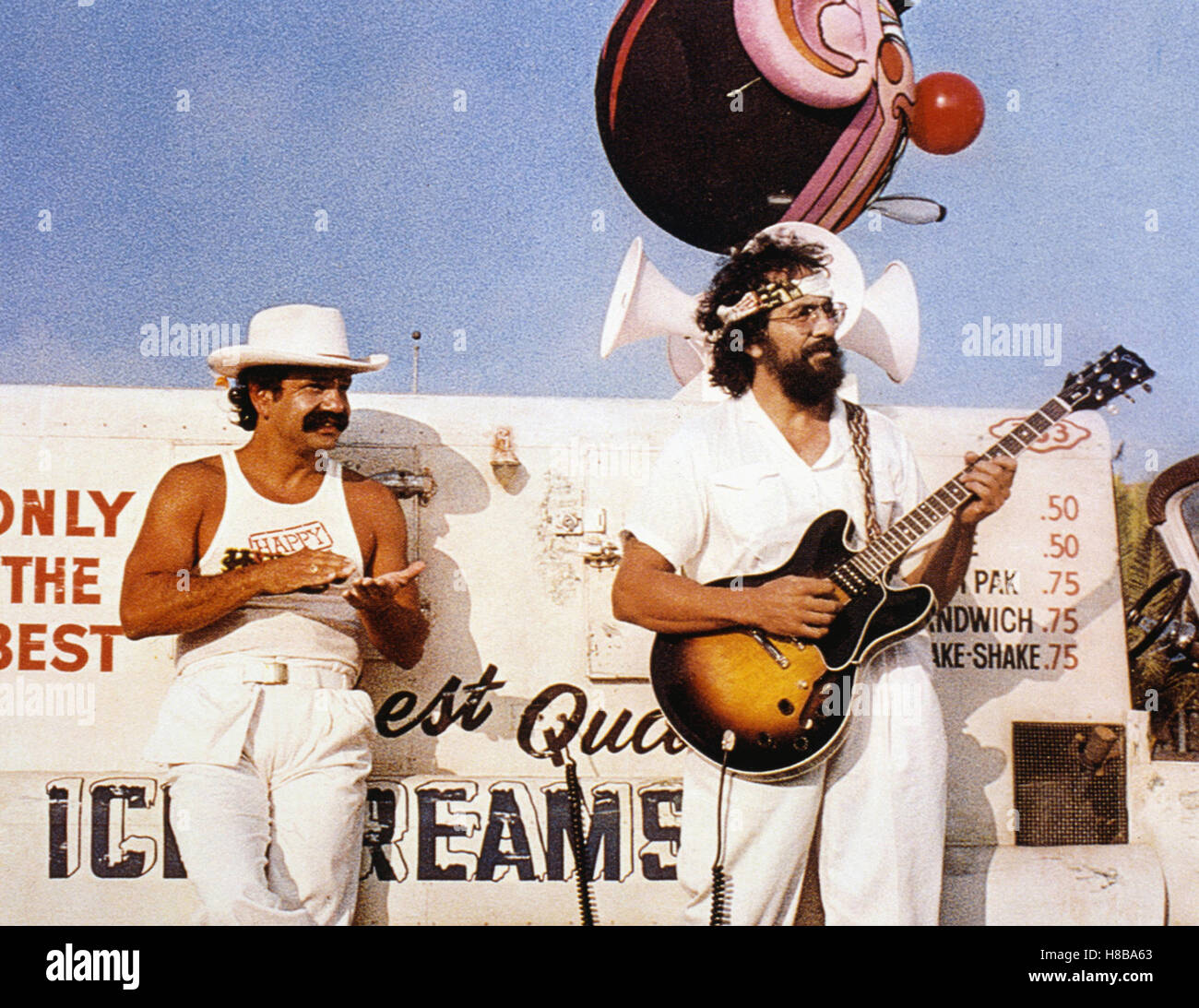 Cheech und Chongs heisse Traeume, (CHEECH AND CHONG'S NICE DREAMS) USA 1980, Regie: Thomas Chong, CHEECH MARIN, THOMAS CHONG, Key: Gitarre, Musiker, Stirnband, Stock Photo