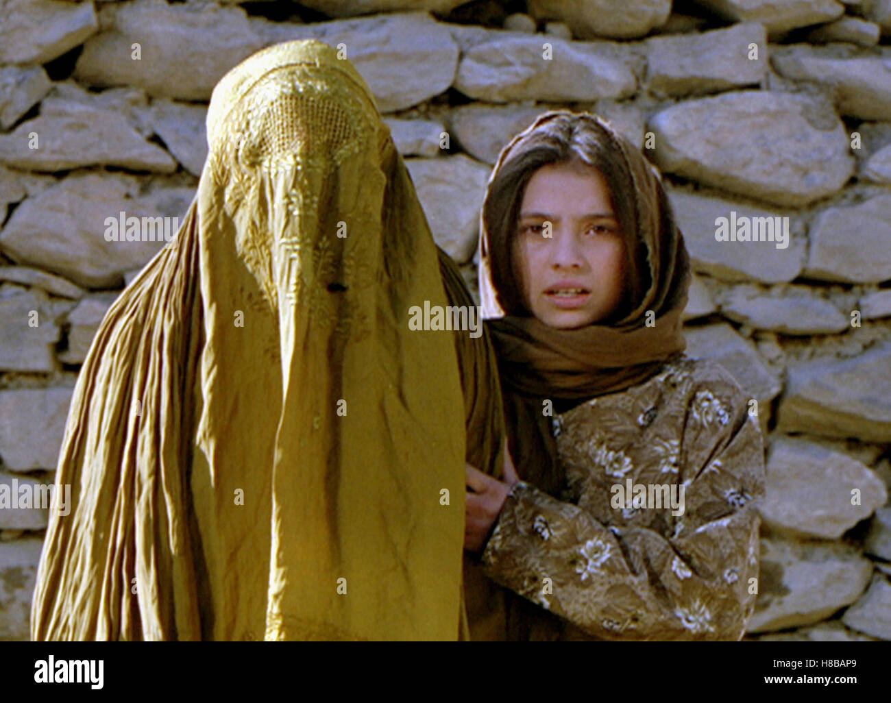 Osama, (OSAMA) AF-JAP-IRL-NL 2003, Regie: Siddiq Barmak, MARINA GOLBAHARI, Key: Burka, Stock Photo